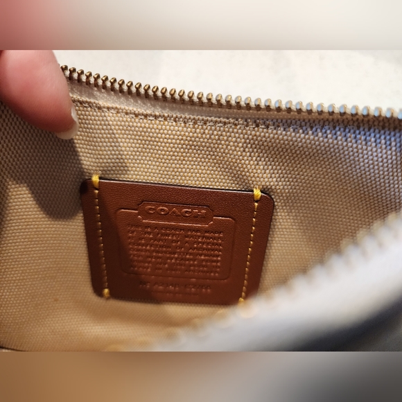 Coach Embroidered Swinger 20 - Picture 7 of 7